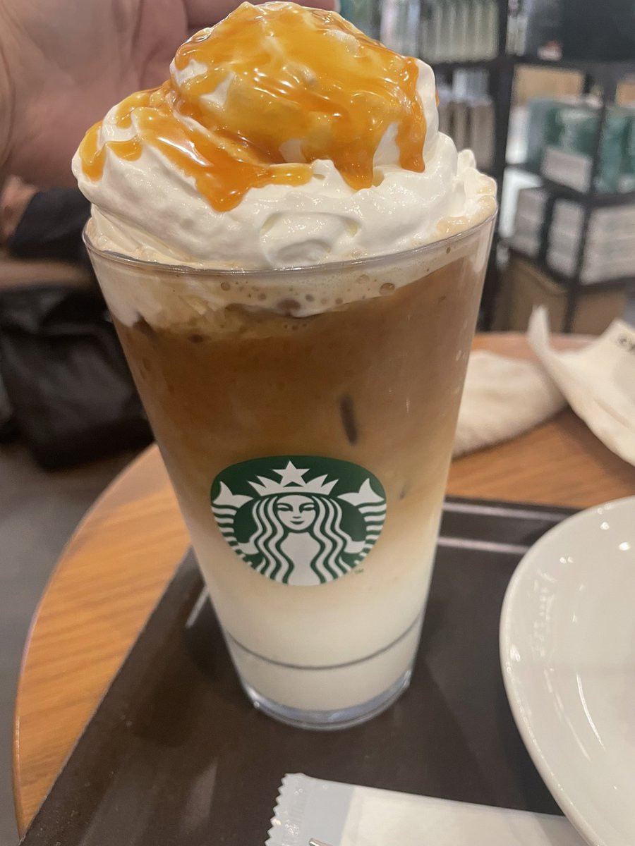 N1zUYkGTAVJij1v's tweet image. 呑みに行くらしい・・
私も飲みに来た🍹
でも明日は採血💉
怒られるだろうな🤣
