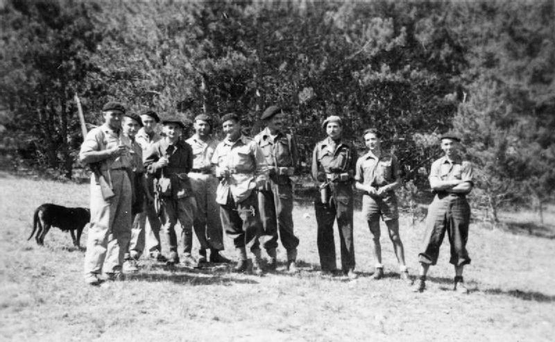 HistoryRage's tweet image. 🗓️ #OnThisDay in 1940, the Special Operations Executive was formed! 🕵️♂️🕵️♀️ In Series 3, @historical_kate discusses the remarkable stories of both men and women agents. 🎙️✨ Discover their incredible feats!
Listen now: pod.fo/e/13d01a
#OTD #OnThisDate #History #Podcast