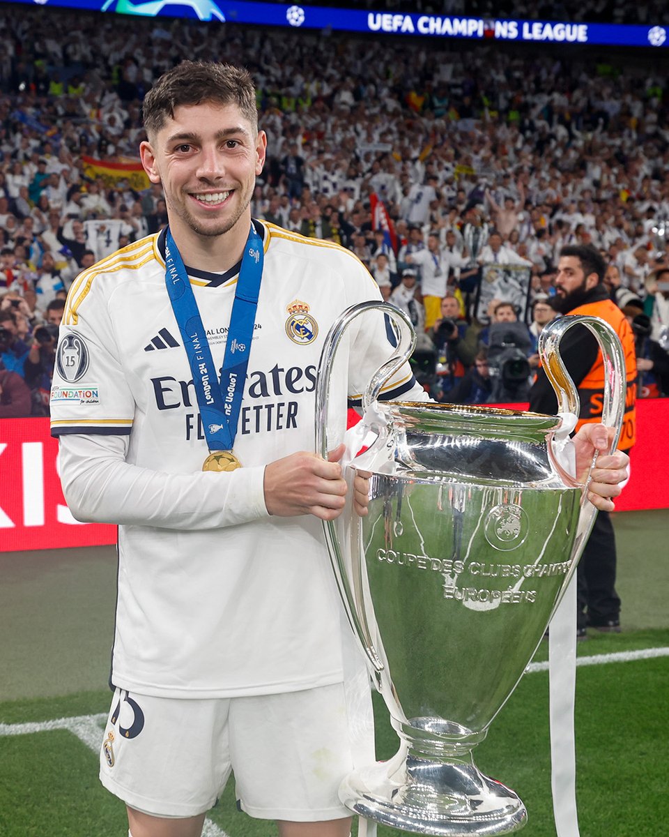 realmadriden's tweet photo. 🎉🥳🎂 HAPPY BIRTHDAY, @FedeeValverde! https://t.co/78cksZSPss