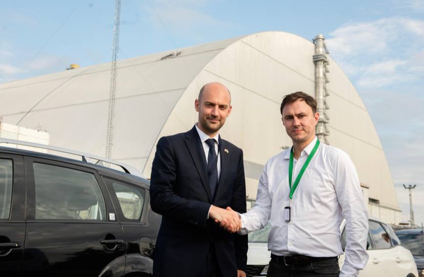 EuromaidanPress's tweet image. On 21 July, French Foreign Minister Jean-Noël Barrot and Ukrainian Deputy Minister of Energy Mykola Kolisnyk visited the Chornobyl Exclusion Zone
They inspected the completed work on the New Safe Confinement damaged by a Russian drone attack
📷Minenergo