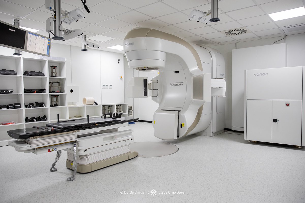 Vojislav Šimun (@vojislavsimun) on Twitter photo Sa tri nova linearna akceleratora, savremenim 4D CT-om, novim terapijskim protokolima i inovativnim ljekovima dostupnim u Crnoj Gori, možemo reći da naši pacijenti imaju realnu šansu da se liječe pravovremeno, kvalitetno i uz podršku sistema koji ih ne napušta. Sa tri nova linearna akceleratora, savremenim 4D CT-om, novim terapijskim protokolima i inovativnim ljekovima dostupnim u Crnoj Gori, možemo reći da naši pacijenti imaju realnu šansu da se liječe pravovremeno, kvalitetno i uz podršku sistema koji ih ne napušta.
