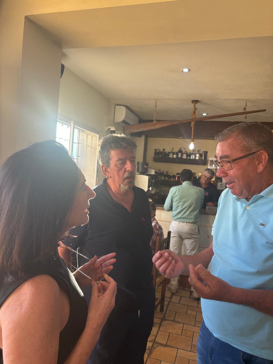 Huelva_Vox's tweet image. 🟢 La presidente provincial de VOX Huelva, @MariaLpez_Zam, y el coordinador local de Isla Cristina, Miguel Ángel López, despiden a los armadores y pescadores de Isla y Punta Umbría antes de desplazarse a Madrid, donde  esta tarde se reunirán en el Congreso con @TFernandezRios.