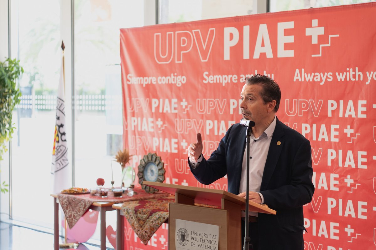 UPV's tweet image. 🎂 El Plan de Acompañamiento al Estudiante (PIAE+) celebra 2️⃣ años apoyando a doctorandas y doctorandos 🎓 de la @UPV ➡️ tinyurl.com/rbd2hc4v