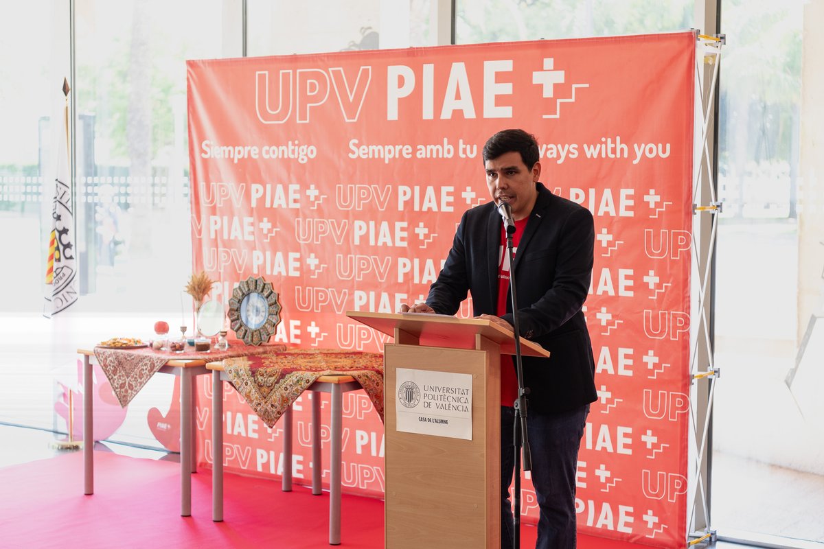 UPV's tweet image. 🎂 El Plan de Acompañamiento al Estudiante (PIAE+) celebra 2️⃣ años apoyando a doctorandas y doctorandos 🎓 de la @UPV ➡️ tinyurl.com/rbd2hc4v