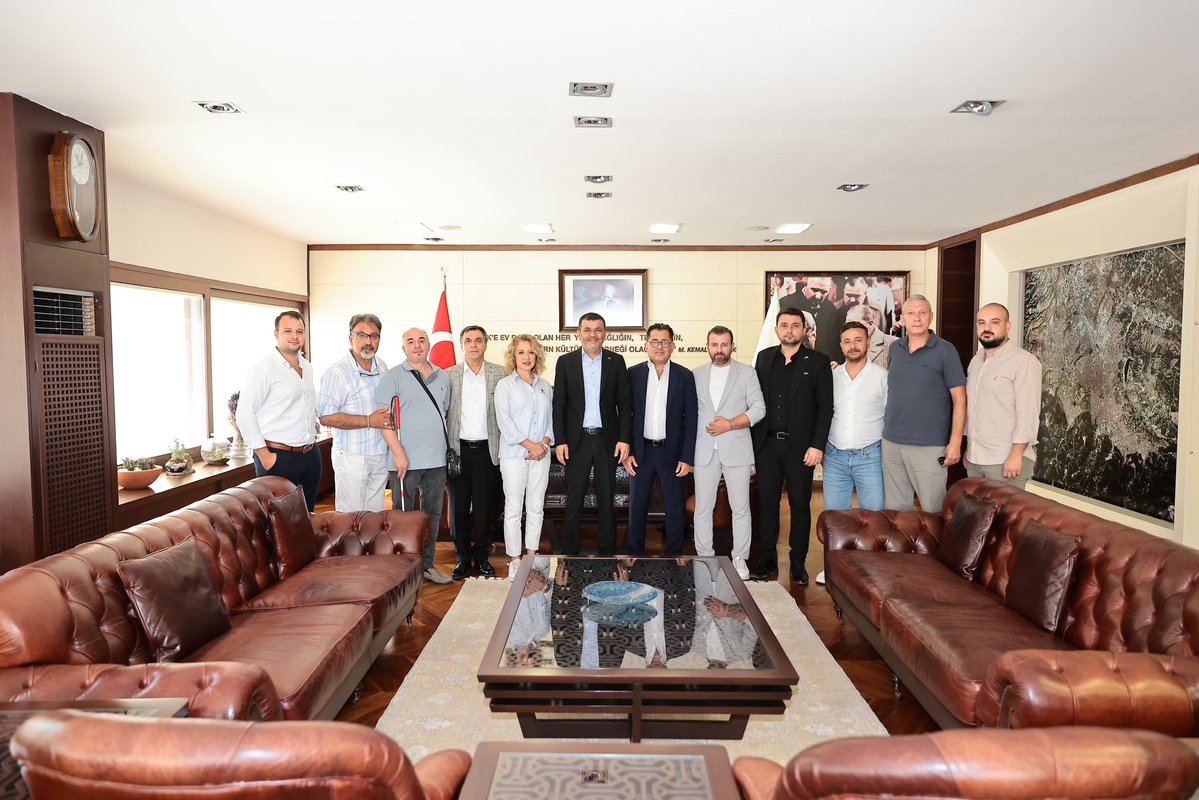 Zafer Partisi Denizli İl Başkanı Sayın Yurdahan Özhan ve yönetim kurulu üyelerini Büyükşehir Belediyemizde ağırladık.

Nazik ziyaretleri ve samimi sohbetleri için kendilerine teşekkür ediyor, çalışmalarında başarılar diliyorum.