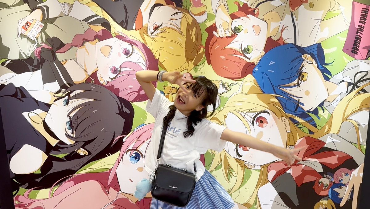 nanami_oka2014's tweet image. アニメ「ぼっち・ざ・ろっく!」展 浅草会場
ひと足早く内覧会に行かせていただきました✨🙇
今回描き下ろしの大きな一枚にに感動🥺
楽しくてかわいいグッズもいろいろ増えていてテンションMAXでした🤩
#ぼっち・ざ・ろっく