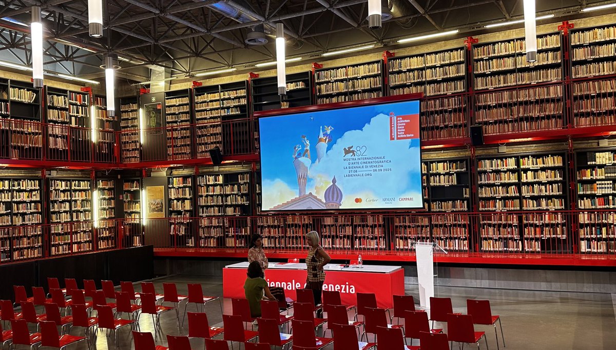 #BiennaleCinema2025 Less than 30 minutes to the press conference for the presentation of #Venezia82. Are you ready? Watch it live on labiennale.org and on Facebook, X and YouTube (IS available) → bit.ly/Presentation_V…