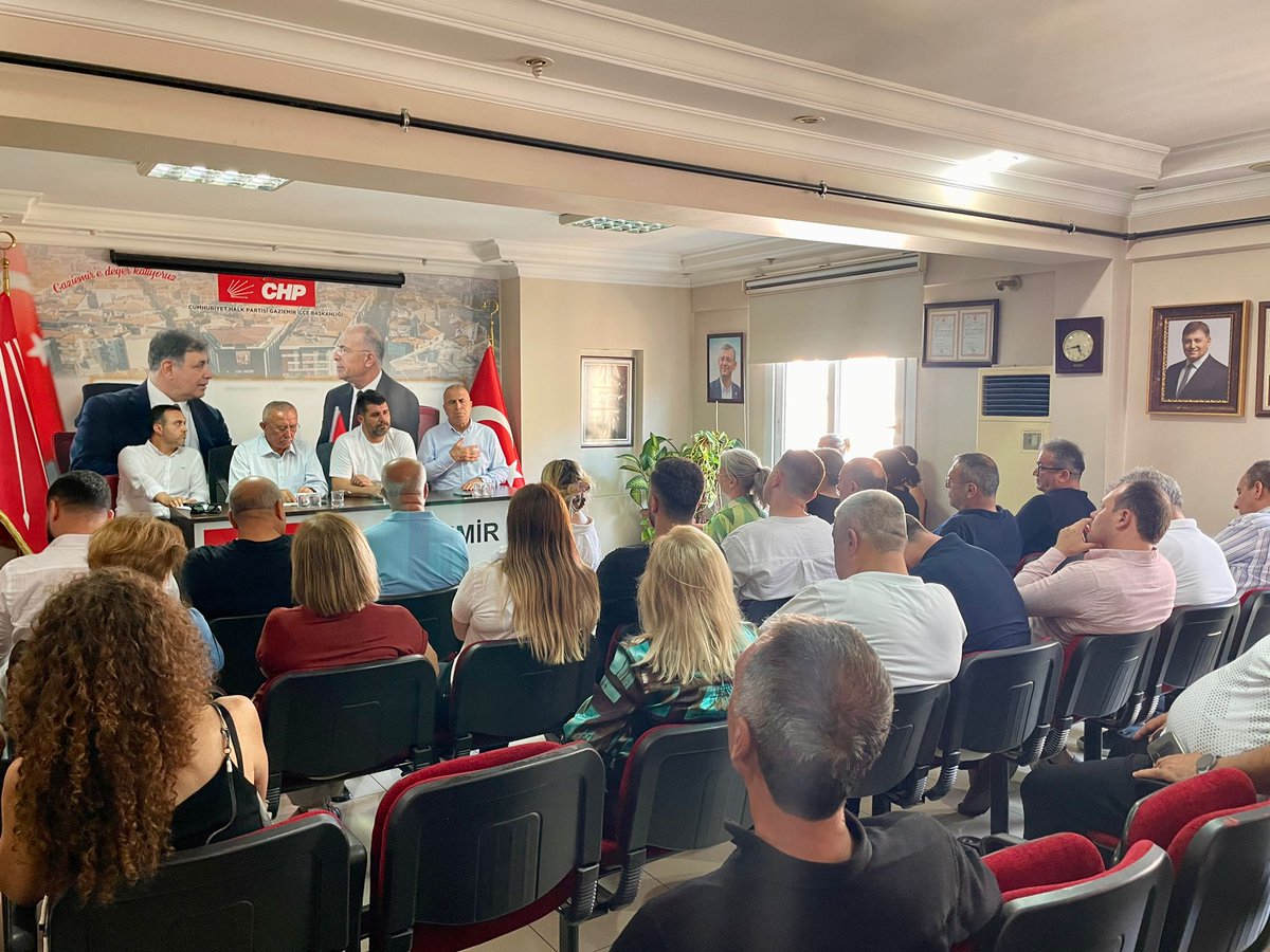 İlçe örgütlerimizle bir araya gelmeyi sürdürüyor, yaşadığımız hukuksuz süreç başta olmak üzere Türkiye'nin gündemine ilişkin değerlendirmelerde bulunuyoruz. 

İl Başkanımız Şenol Aslanoğlu'nun selamıyla, Gaziemir'de İl Başkan Vekilimiz Barış Özdemir başkanlığında bizimle buluşan