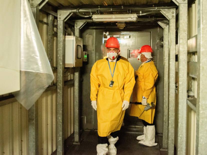 EuromaidanPress's tweet image. On 21 July, French Foreign Minister Jean-Noël Barrot and Ukrainian Deputy Minister of Energy Mykola Kolisnyk visited the Chornobyl Exclusion Zone
They inspected the completed work on the New Safe Confinement damaged by a Russian drone attack
📷Minenergo