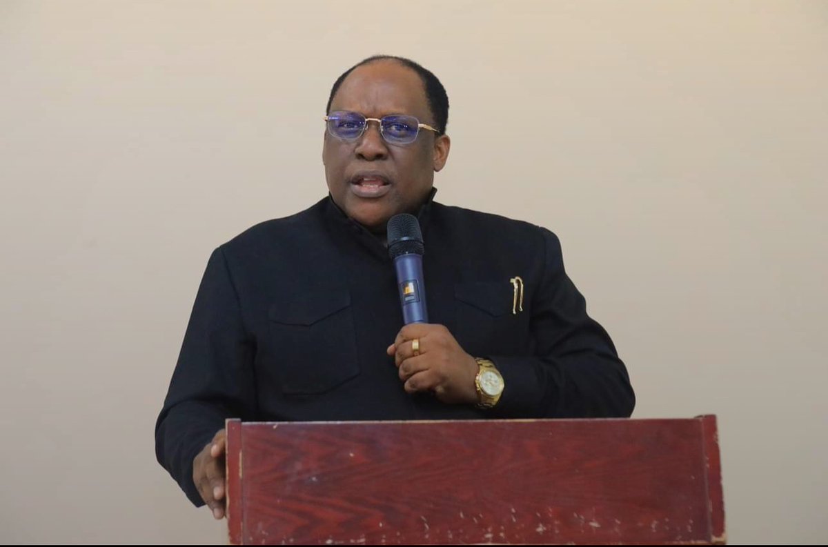 IAMartin_'s tweet image. CCM, MSAJILI wa VYAMA vya SIASA; WANACHEKESHA.
Kuna jitihada zinazoendelea kufunika dosari kubwa za kikatiba, kikanuni, na kisiasa katika mchakato wa kumteua mgombea Urais CCM mwaka 2025. Mchakato huo ulikuwa na dosari za msingi na kimantiki.
Wachambuzi na wapambe wa DOLA…