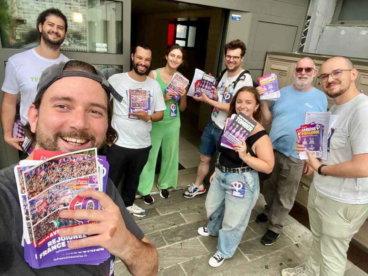 FranceInsoumise's tweet image. « Peu importe la prochaine élection, on votera pour vous ! »
Hier, les #CaravanesPopulaires étaient à Amiens avec @ZahiaHamdane et à Marseille avec @mbompard
À chaque porte, on discute, on écoute, on convainc. Et très souvent, on nous remercie pour les combats menés par nos…