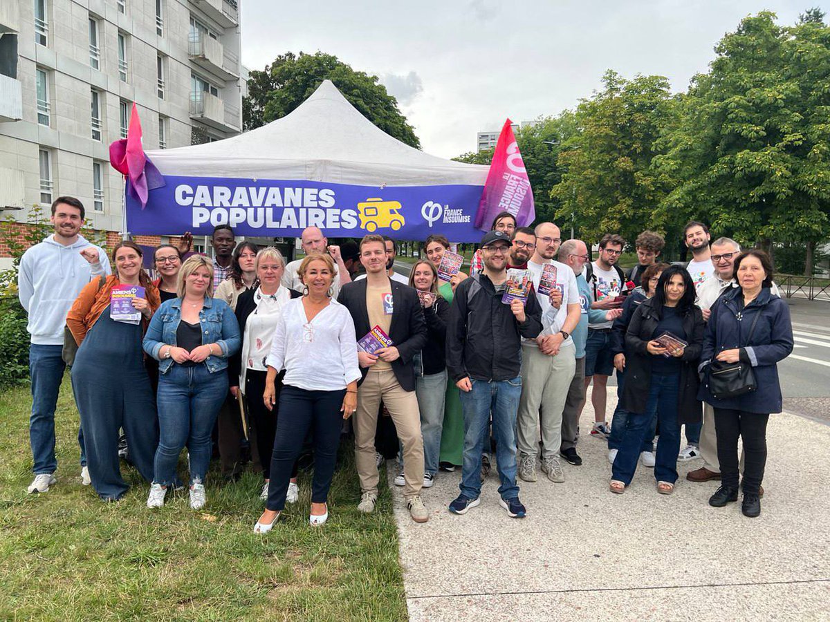 FranceInsoumise's tweet image. « Peu importe la prochaine élection, on votera pour vous ! »
Hier, les #CaravanesPopulaires étaient à Amiens avec @ZahiaHamdane et à Marseille avec @mbompard
À chaque porte, on discute, on écoute, on convainc. Et très souvent, on nous remercie pour les combats menés par nos…