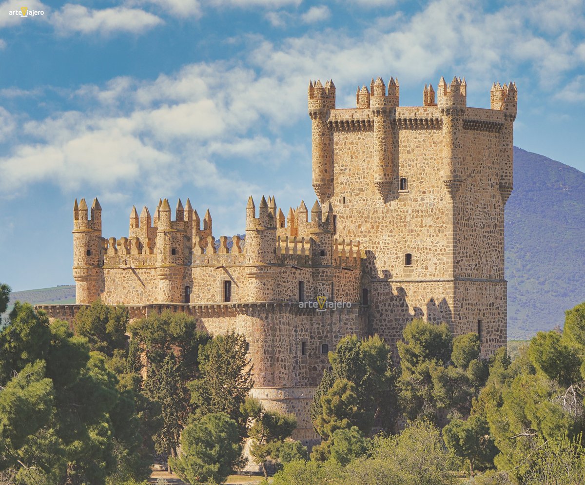 arteviajero_com's tweet photo. Castillo de Guadamur, Toledo ❤️
#BuenosDias #FelizMiercoles https://t.co/72vLLGcjKb