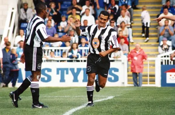 thisisnagy's tweet image. #OTD in 1995, we headed to Hartlepool for a glimpse of new £6m striker Les Ferdinand in a Newcastle shirt.
Instead we got a masterclass by forgotten man Malcolm Allen, with two goals in a 4-0 win.
Injuries robbed Allen of more games at #NUFC, yet he remains a low-fi legend!