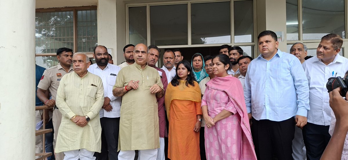 बल्लभगढ़ SDM ऑफिस में संविधान हत्या दिवस प्रदर्शनी में बतौर मुख्य अतिथि सम्मिलित होकर प्रदर्शनी का लोकार्पण किया और आपातकाल की विभीषिकाओं का अवलोकन किया।

आपातकाल स्वतंत्र भारत का सबसे काला अध्याय था, जब प्रेस की स्वतंत्रता छीनी गई, आम नागरिकों के अधिकारों का हनन हुआ और हजारों