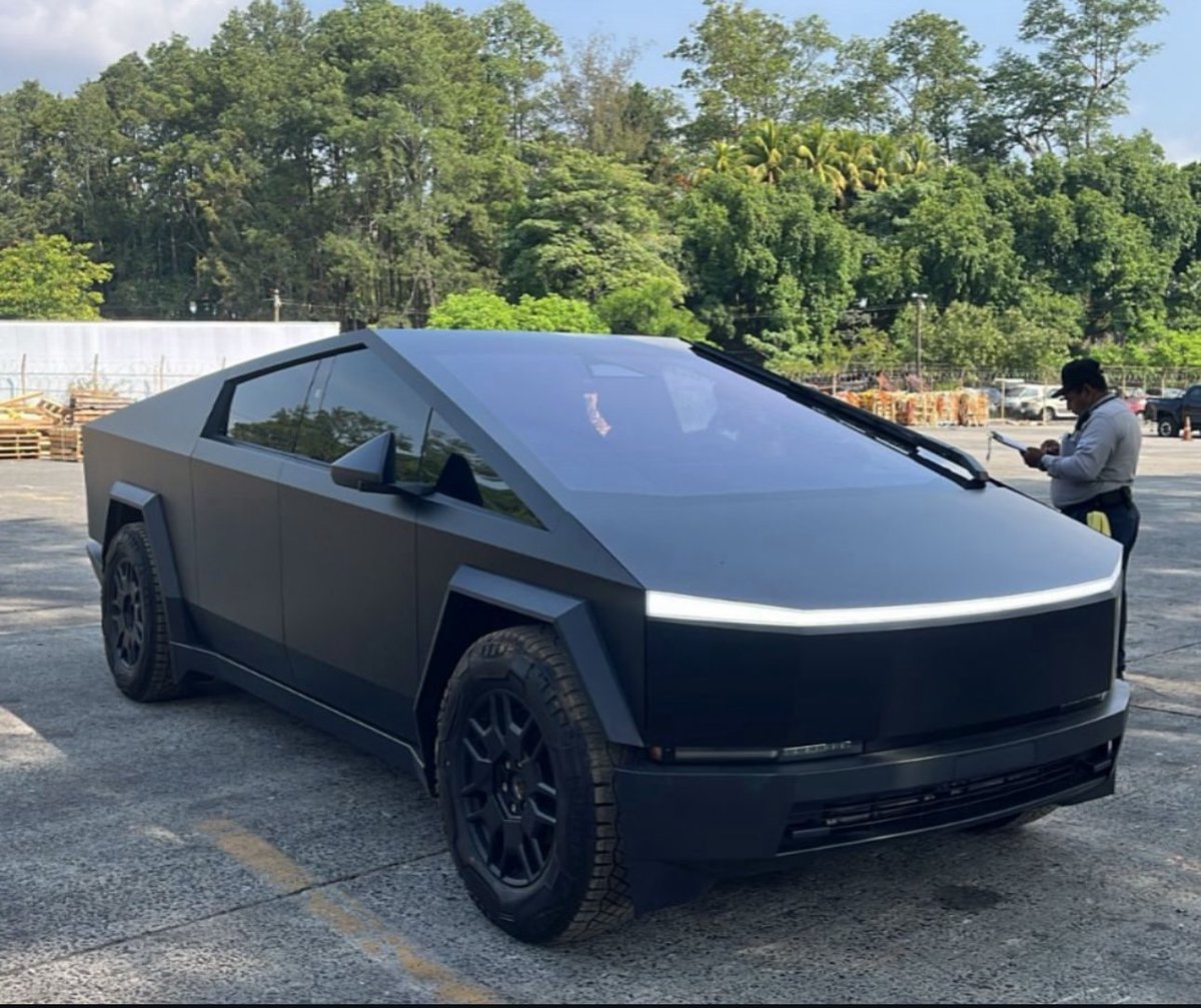 kingofeconomic's tweet photo. By the way @Cobratate I bought u the cyber truck 👌🏼 enjoy https://t.co/AgLRSFHgnq