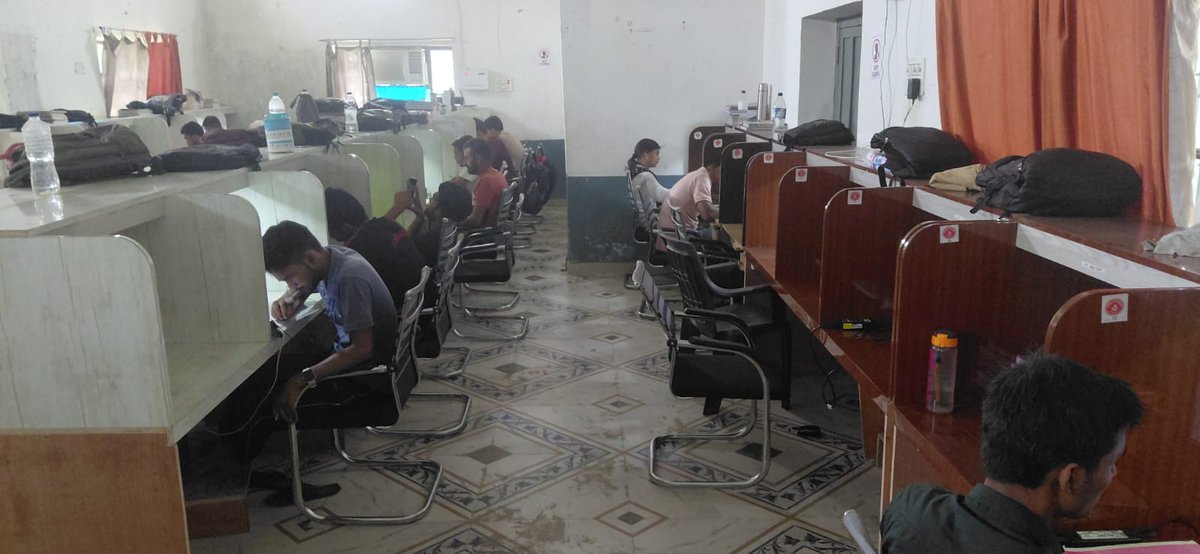 GurgiaC's tweet image. Youth-Focused &amp;amp; Energetic
Cool air, cool vibes, and a hot pursuit of knowledge!
The AC Digital Library in Tilhar is where students level up daily. 💻❄️📚
#StudyGoals #DigitalLearningZone #TilharStudents #GurgiaCharities