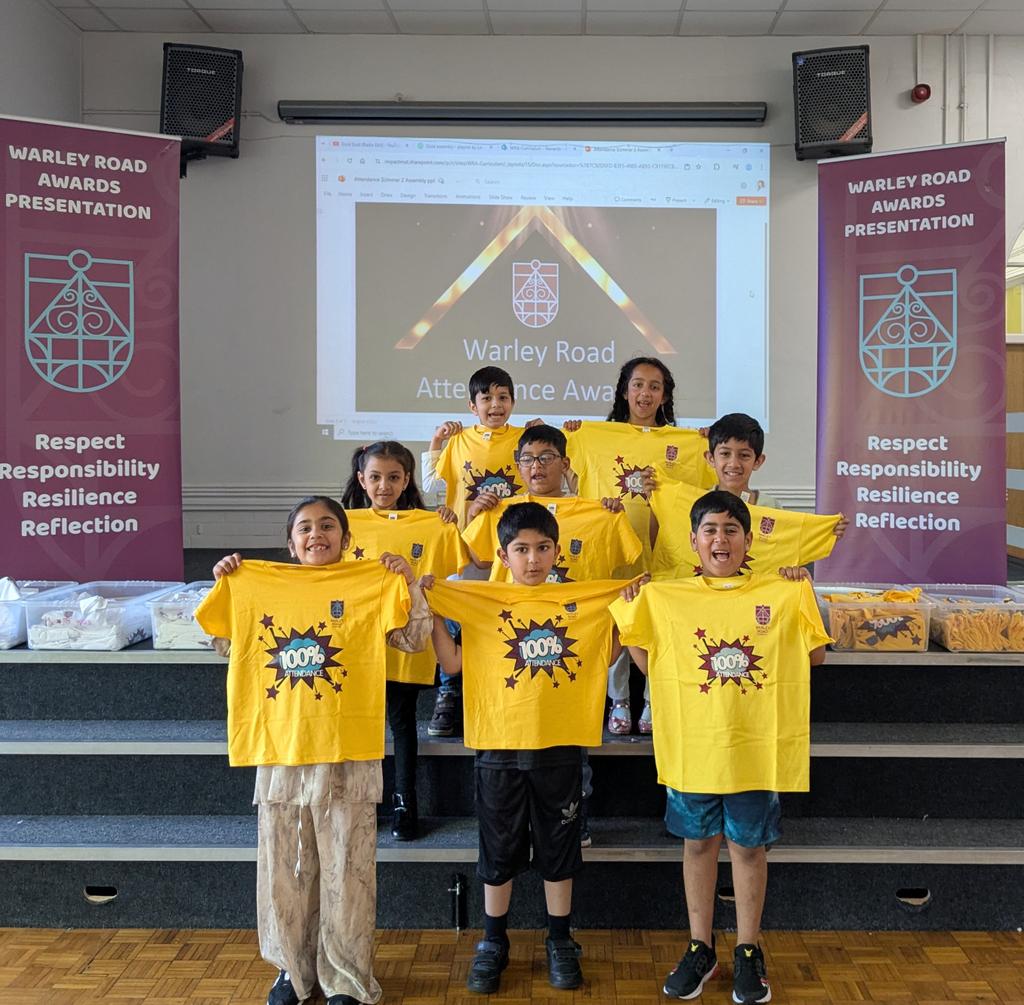 And here are our Gold t-shirt winners with 100% attendance all year! An incredible achievement! 🥳