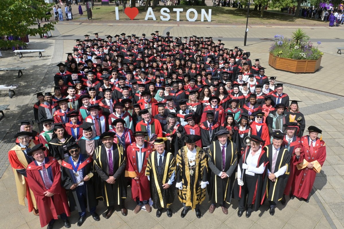 DrDerekConnolly's tweet image. Fantastic photo of @AstonMedicine graduates from last week
Honoured to be there
Can you spot me?