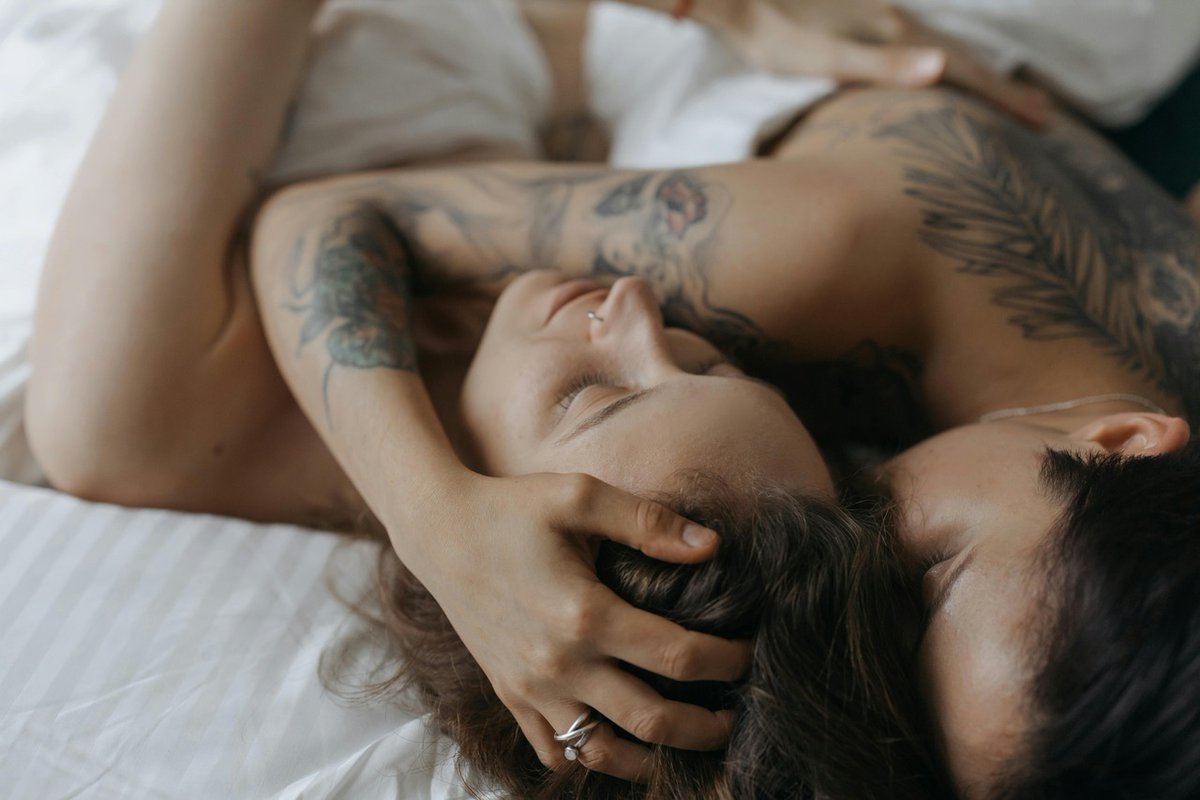 SelfSuccessSaga's tweet image. ⏳ Limited-Time Drop — Going Fast ⏱️
97% of men never learn this.
Don’t be one of them.
✅ Attract women without money or muscle
✅ Trigger emotional tension that sticks
✅ Leave her wanting more after the first date
I’m sending this to just 44 guys before I take it down.
No…