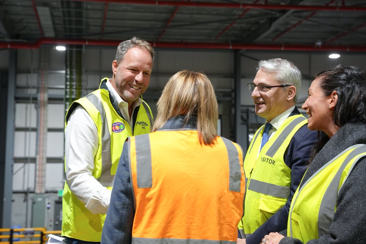 JacintaAllanMP's tweet image. Cadbury's parent company Mondelez has a sweet new facility and they've set up shop right here in Truganina.
The huge warehouse - their biggest in the world - is the size of two MCGs and will handle four million Cadbury chocolate blocks weekly.
A win for sweeth tooths, a boost…