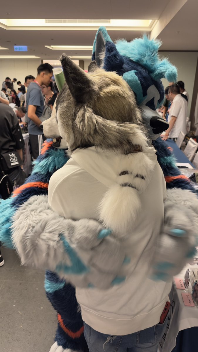 Thank you UTFG, I had a wonderful time!
Feel free to post or send me the photo of me, and see you in the next furcon!
#UTFG2025