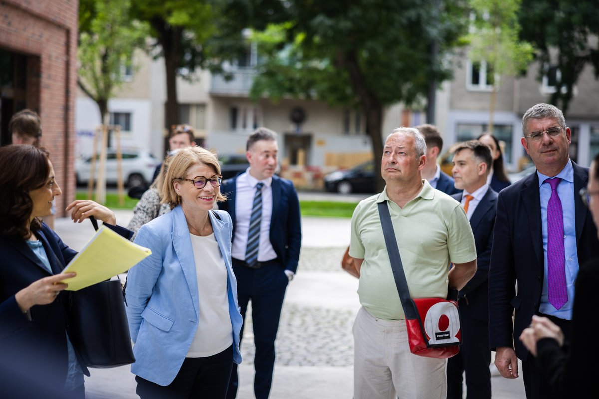 EMPL Committee Press (@epsocialaffairs) on Twitter photo 🏘️🇦🇹‼️A delegation from the Special Committee on Housing is in Vienna to discuss public housing policies.
On the first day, they visited the Nordbahnhof, one of the largest urban redevelopment projects in Central Europe, with <a href="/EIB/">European Investment Bank</a> <a href="/yannistsakiris1/">Yannis Tsakiris</a>.
© Erste Bank_Marlena König. 🏘️🇦🇹‼️A delegation from the Special Committee on Housing is in Vienna to discuss public housing policies.
On the first day, they visited the Nordbahnhof, one of the largest urban redevelopment projects in Central Europe, with <a href="/EIB/">European Investment Bank</a> <a href="/yannistsakiris1/">Yannis Tsakiris</a>.
© Erste Bank_Marlena König.