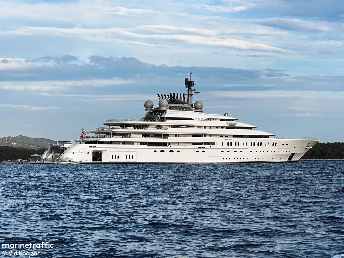 MeghansDevotee's tweet image. If you’re wondering what yacht the Waleses are vacationing on - it appears to be Opera (2023), one of the most luxurious vessels on the planet (146m long).
Sails under a Cayman flag 🇰🇾 and the actual owner is hidden behind layers of offshore secrecy. Wonder why 😏