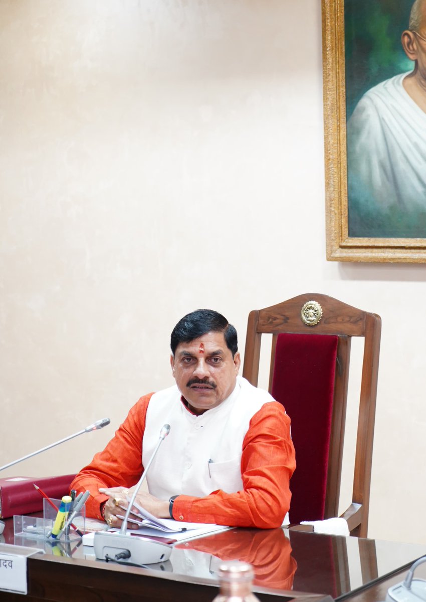 GAD, MP (@gaddeptmp) on Twitter photo рдореБрдЦреНрдпрдордВрддреНрд░реА <a href="/DrMohanYadav51/">Dr Mohan Yadav</a> рдХреА рдЕрдзреНрдпрдХреНрд╖рддрд╛ рдореЗрдВ рдЖрдЬ рдордВрддреНрд░рд╛рд▓рдп рдореЗрдВ рд░рд╛рд╖реНрдЯреНрд░реАрдп рдЧреАрдд "рд╡рдВрджреЗ рдорд╛рддрд░рдореН" рдЧрд╛рдпрди рдХреЗ рд╕рд╛рде #рдХреИрдмрд┐рдиреЗрдЯ_рдмреИрдардХ рд╣реБрдИред
<a href="/CMMadhyaPradesh/">Chief Minister, MP</a>
<a href="/JansamparkMP/">Jansampark MP</a> рдореБрдЦреНрдпрдордВрддреНрд░реА <a href="/DrMohanYadav51/">Dr Mohan Yadav</a> рдХреА рдЕрдзреНрдпрдХреНрд╖рддрд╛ рдореЗрдВ рдЖрдЬ рдордВрддреНрд░рд╛рд▓рдп рдореЗрдВ рд░рд╛рд╖реНрдЯреНрд░реАрдп рдЧреАрдд "рд╡рдВрджреЗ рдорд╛рддрд░рдореН" рдЧрд╛рдпрди рдХреЗ рд╕рд╛рде #рдХреИрдмрд┐рдиреЗрдЯ_рдмреИрдардХ рд╣реБрдИред
<a href="/CMMadhyaPradesh/">Chief Minister, MP</a>
<a href="/JansamparkMP/">Jansampark MP</a>