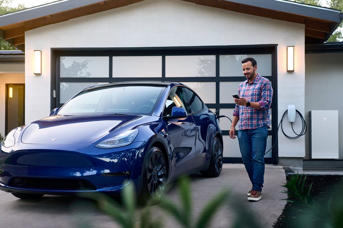 TeslaClubFrance's tweet image. 🇫🇷 Le Powerwall 3 est enfin disponible en France !
Batterie domestique avec onduleur intégré, elle stocke l’énergie solaire et alimente toute la maison, même lors des pannes.
Économies, autonomie, et pilotage via l’app Tesla.
#Tesla #Powerwall3