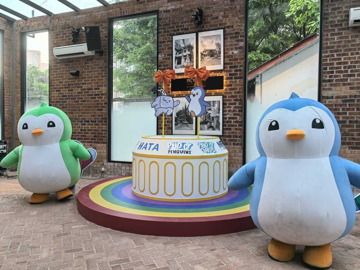 Dmeister00's tweet image. Working, meetings and networking is so difficult during conferences. Whoever can balance all of this is a superstar.
Regardless I always attend the @pudgypenguins events no matter what! Thumbs up to @pudgymalaysia for another smashing event! Vibes were incredible as usual!!