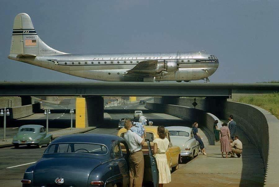 thevidgoo's tweet image. When watchin airplanes at the airport was a Sunday activity. @Kurt_Steiner
