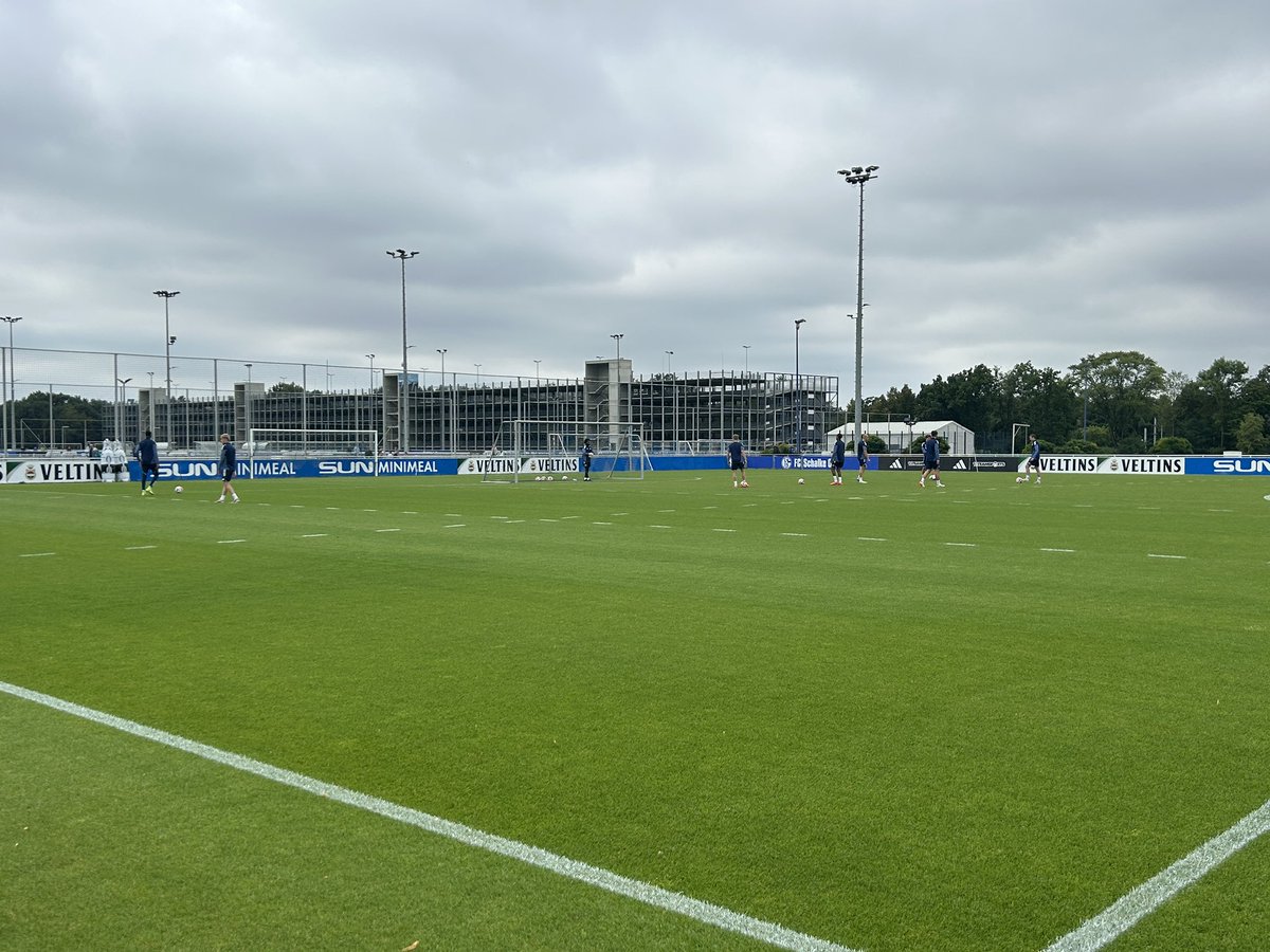 Sky_Dirk's tweet image. #Schalke - #S04-Update: #Heekeren hat eine Zerrung (Rückkehr zeitnah), #Touré (Muskelverletzung), #Younes trainiert individuell, #Hojlund muss noch aussetzen (Kopfverletzung), #Wasinski und #Khadr sind zur U23 geschickt worden