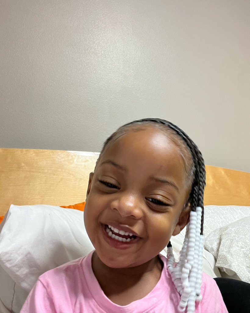 Hollywizzy15's tweet image. My little princess took pictures with my phone