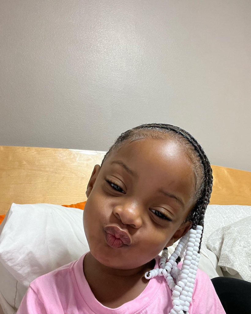Hollywizzy15's tweet image. My little princess took pictures with my phone