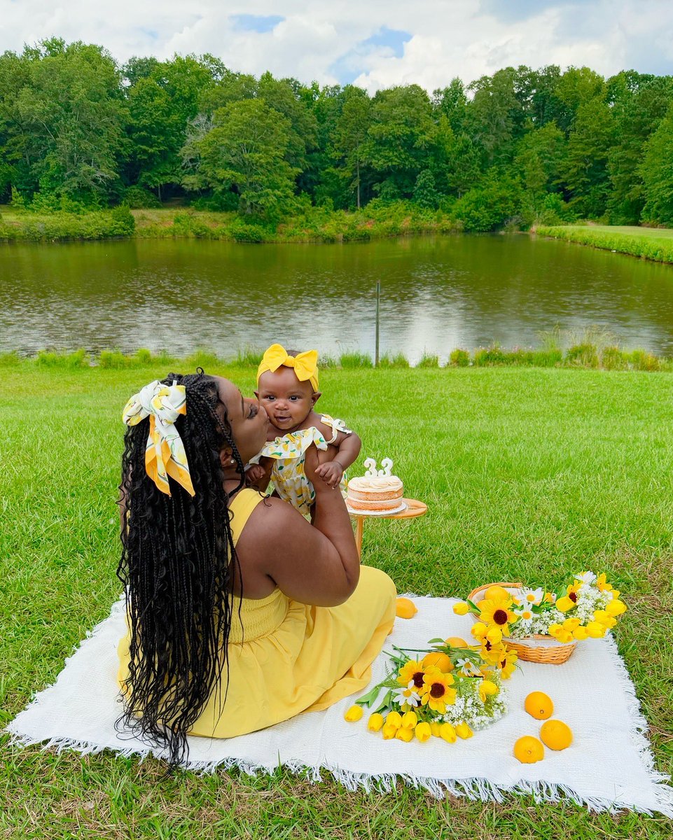 Fashioneshaaa's tweet image. H A P P Y  B I R T H D A Y  T O  M E. 🌻💛🍋🎂 #jesusyear #happybirthday #thirtythree