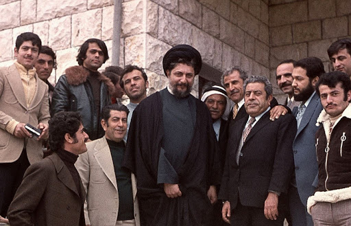 Maahed_xac's tweet image. بهش میگم:&quot;چرا از این نسل‌کشی توی غزه ناراحت نیستی؟&quot;
میگه:&quot;چون اهل‌سنت‌اند، حقشونه!&quot;
یاد جمله امام موسی صدر افتادم:
[شیعه کسی است که جان خود را برای اهل‌سنت فدا کند]
رفقا #غزه مرز انسانیته! ربطی به مذهب و دین نداره...کافیه آدم باشی
حقیقتا از زندگی کردن کنار آدم‌های بی‌تفاوت دلگیرم