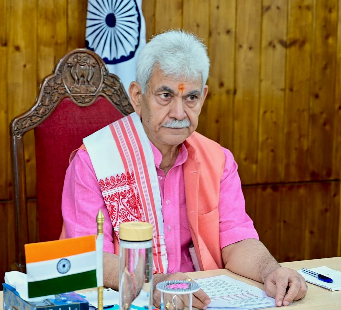 newsbulletin05's tweet image. Lieutenant Governor Manoj Sinha on Tuesday launched a #webportal to expedite the process of providing relief and compassionate appointment to the families of #terrorattackvictims in the Union Territory. Sinha said the portal, developed by the Home Department in collaboration with…