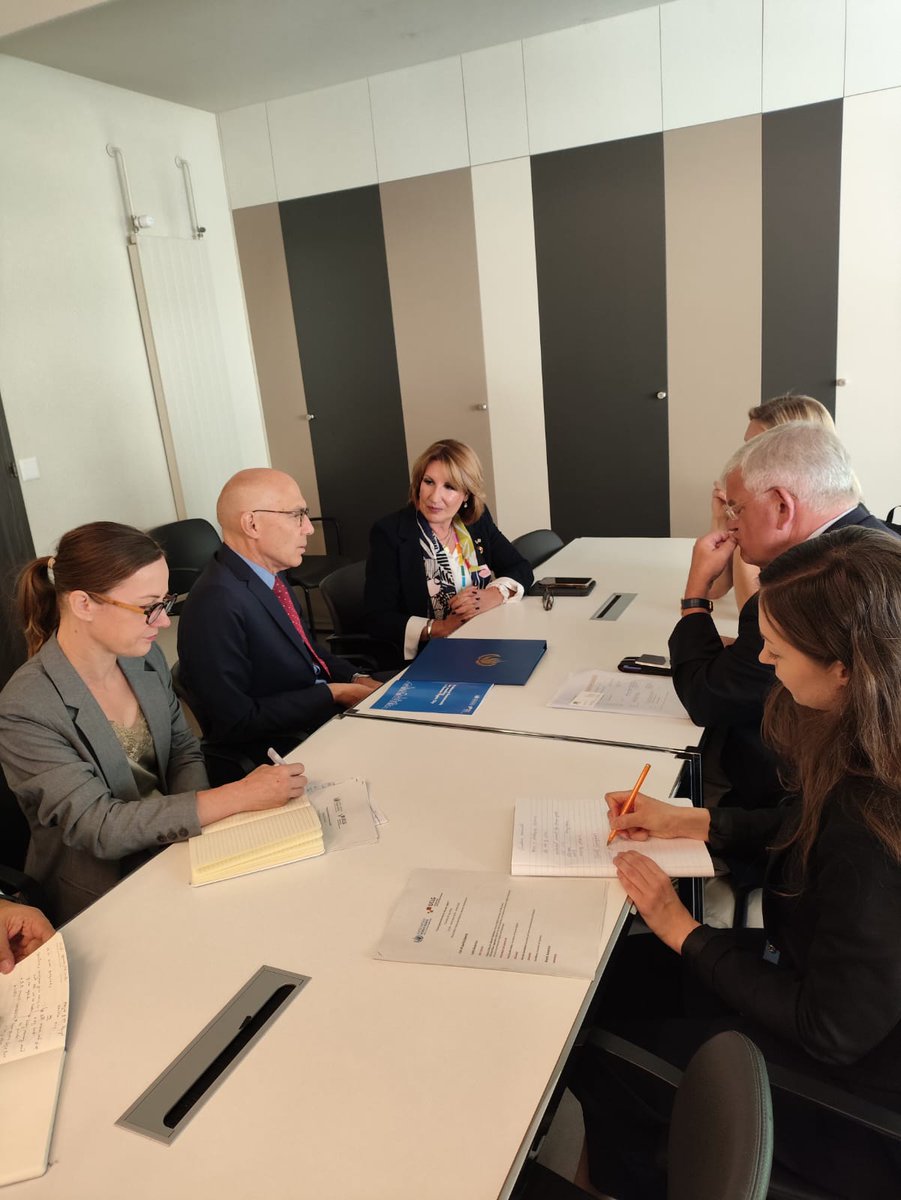 United Cities (@uclg_org) on Twitter photo ✨️#Listen2Cities at <a href="/UNHumanRights/">UN Human Rights</a> in Geneva
President <a href="/jan_vanzanen/">Jan van Zanen</a> meets High Commissioner <a href="/volker_turk/">Volker Türk</a>
A renewed multilateralism and a stronger interlocution between spheres of government are essential elements to ensure a world that protects and promotes human rights. ✨️#Listen2Cities at <a href="/UNHumanRights/">UN Human Rights</a> in Geneva
President <a href="/jan_vanzanen/">Jan van Zanen</a> meets High Commissioner <a href="/volker_turk/">Volker Türk</a>
A renewed multilateralism and a stronger interlocution between spheres of government are essential elements to ensure a world that protects and promotes human rights.
