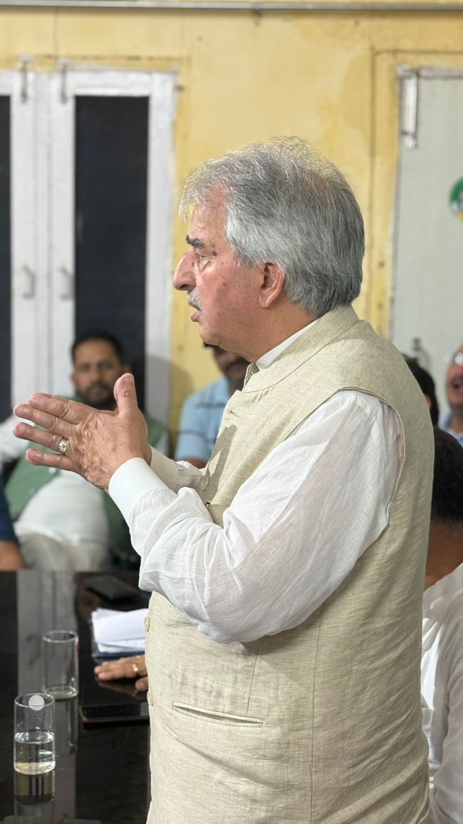 jkpdp's tweet image. JKPDP Vice President Mohd Sartaj Madni chaired a meeting of party leaders & workers at Jammu HQ to review preparations for Party Foundation Day.
He urged the cadre to celebrate the day with full enthusiasm and commitment.
The party also welcomed Advocate Sukrit Mahajan, a young…