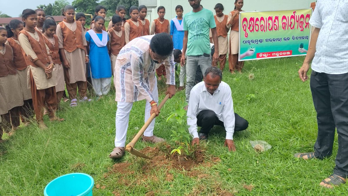 Padma Charan Haiburu (@haiburupadma) on Twitter photo ଠାକୁରମୁଣ୍ଡା ସରକାରୀ ବିଦ୍ୟାଳୟ ପରିସରରେ ବୃକ୍ଷରୋପଣ କାର୍ଯ୍ୟକ୍ରମରେ ମୁଖ୍ୟଅତିଥି ଭାବରେ ଯୋଗଦେଇ ବୃକ୍ଷ ରୋପଣ କରିବା ସହ ମନୁଷ୍ୟ ଜୀବନରେ ବୃକ୍ଷର ଗୁରୁତ୍ଵ ବିଷୟରେ ନିଜର ଅଭିଭାଷଣ ରଖିଲି ।
ଏହି ଅବସରରେ କୁନିକୁନି ଛାତ୍ରଛାତ୍ରୀ ମାନଙ୍କ ସହ ମିଶିବାର ସୁଯୋଗ ପାଇଲି ।
<a href="/BJP4Odisha/">BJP Odisha</a> <a href="/CMO_Odisha/">CMO Odisha</a> <a href="/SamalManmohan7/">Manmohan Samal</a> ଠାକୁରମୁଣ୍ଡା ସରକାରୀ ବିଦ୍ୟାଳୟ ପରିସରରେ ବୃକ୍ଷରୋପଣ କାର୍ଯ୍ୟକ୍ରମରେ ମୁଖ୍ୟଅତିଥି ଭାବରେ ଯୋଗଦେଇ ବୃକ୍ଷ ରୋପଣ କରିବା ସହ ମନୁଷ୍ୟ ଜୀବନରେ ବୃକ୍ଷର ଗୁରୁତ୍ଵ ବିଷୟରେ ନିଜର ଅଭିଭାଷଣ ରଖିଲି ।
ଏହି ଅବସରରେ କୁନିକୁନି ଛାତ୍ରଛାତ୍ରୀ ମାନଙ୍କ ସହ ମିଶିବାର ସୁଯୋଗ ପାଇଲି ।
<a href="/BJP4Odisha/">BJP Odisha</a> <a href="/CMO_Odisha/">CMO Odisha</a> <a href="/SamalManmohan7/">Manmohan Samal</a>