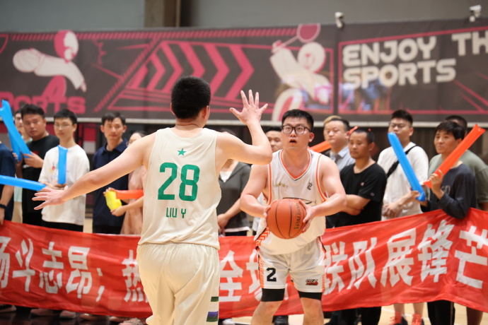 TCMesla's tweet image. $TSLA 🇨🇳 Tao Lin, VP of Tesla China, just shared some cool memories of the Shanghai factory employees outside of work! 😍
The Tesla Spring Basketball League recently wrapped up, with over 200 employees taking part.
Last month, the Gigafactory basketball team competed in the…