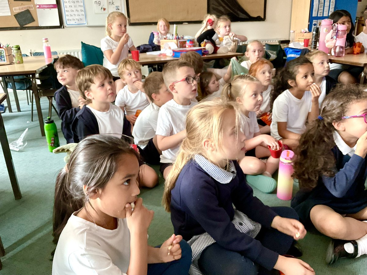 StanleyGrovePri's tweet image. Year 1 got all their stars in the jar!! As part of our attendance policy, the children collect stars for every day the whole class is in school. Year 1 chose a movie and popcorn.