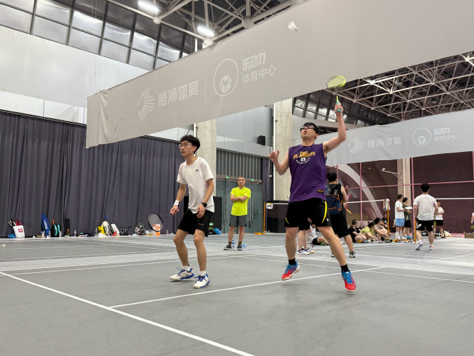 TCMesla's tweet image. $TSLA 🇨🇳 Tao Lin, VP of Tesla China, just shared some cool memories of the Shanghai factory employees outside of work! 😍
The Tesla Spring Basketball League recently wrapped up, with over 200 employees taking part.
Last month, the Gigafactory basketball team competed in the…