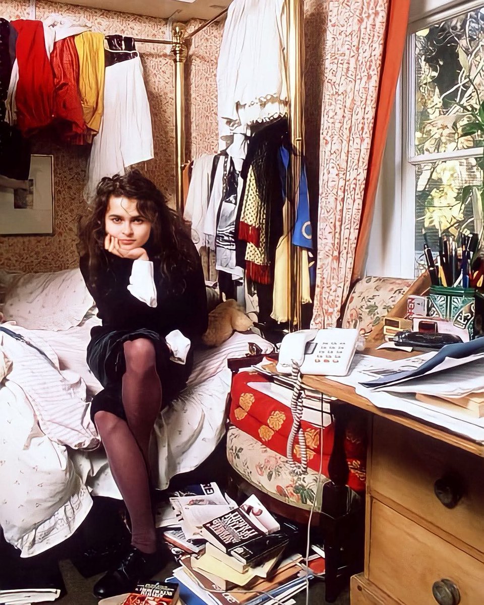 jigsawofemotion's tweet image. (OCD) 
can cause a person to feel extremely uneasy in a messy room due to their intense need for order, cleanliness, or symmetry. This uneasiness isn’t just a preference—it can be a source of real psychological distress
it feels threatening, overwhelming, and mentally consuming.