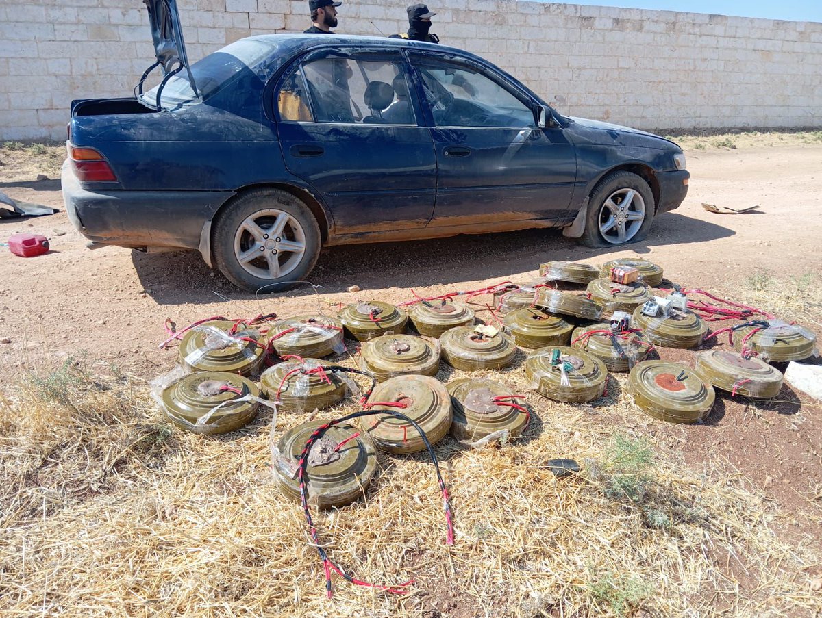 QalaatAlMudiq's tweet image. #Syria: the Security forces dismantled a car bomb - filled with with 2 dozens anti-tank mines - after it was discovered bu residents in the Western #Aleppo countryside (area of Kafr Noran).