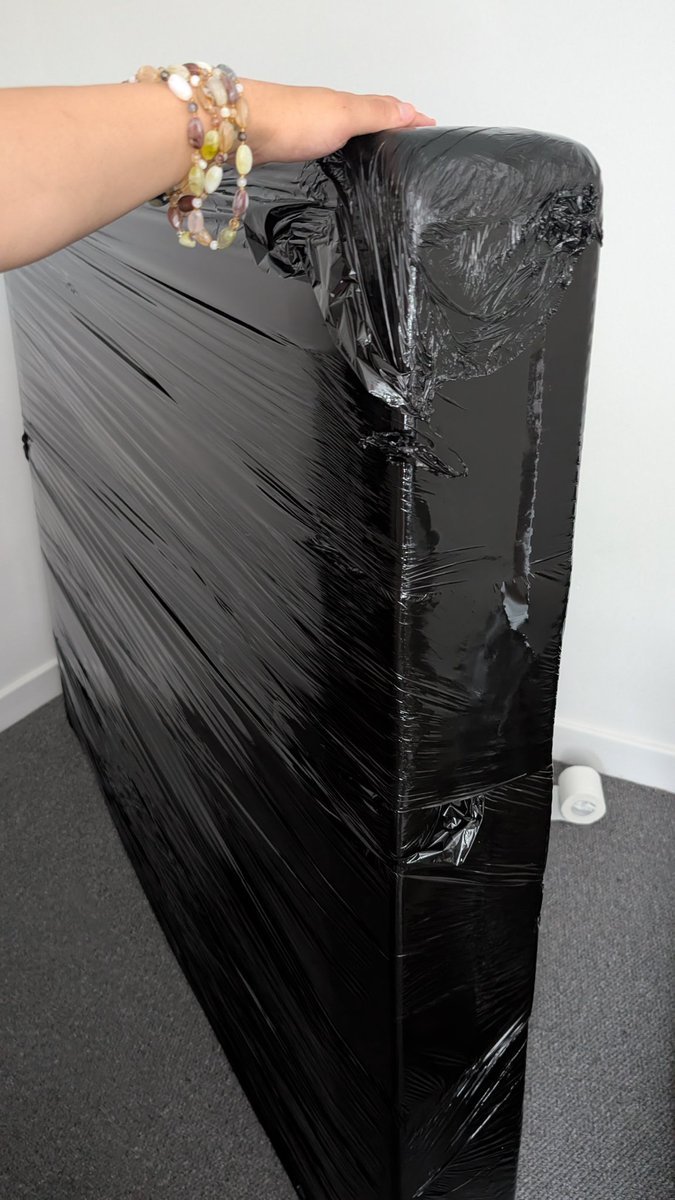 KrookTM's tweet image. i hate helping kinksters move house wdym youve bondage wrapped the mattress 😭😭
