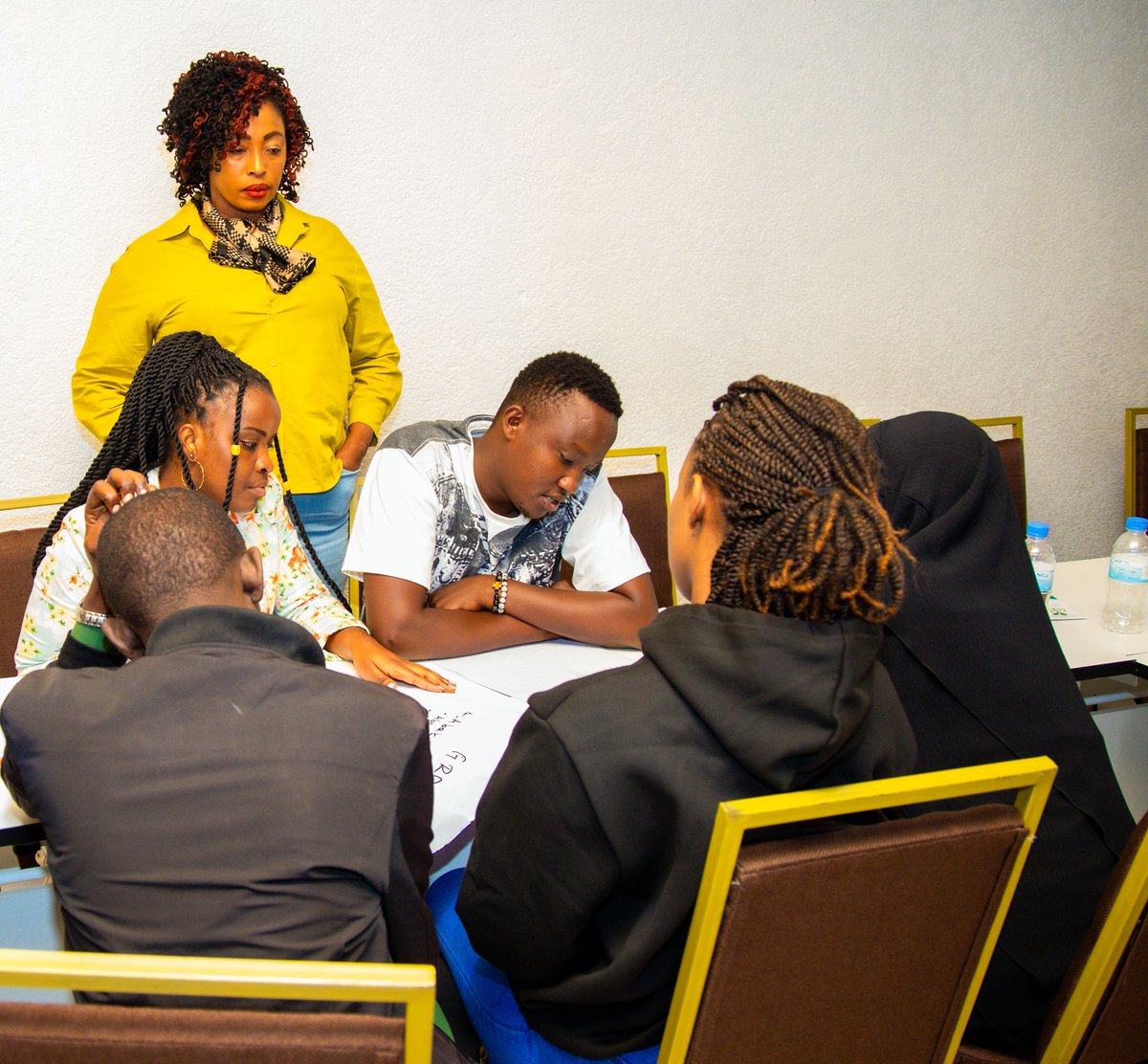HDIRwanda's tweet image. Throwback to our workshop with media professionals,where we held a mirror to how the media covers gender diverse communities.
We asked:Whose stories get told and how?We unpacked how language,story framing&silence fuel stigma & explored how to improve inclusive,ethical reporting.