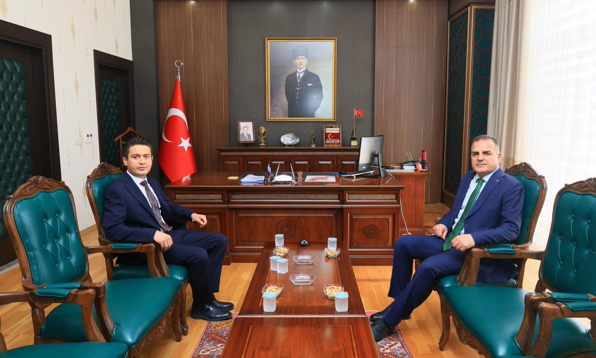 Valimiz Sayın Dr. İdris Akbıyık Seydikemer Kaymakamlığını ziyaret etti. 

Seydikemer Kaymakamı Mustafa Dilekli'den İlçede yapılan çalışmalar hakkında bilgi alan Valimiz Sayın Dr. İdris Akbıyık yapılması planlanan altyapı ve üstyapı projeleri hakkında istişarelerde bulundu.
