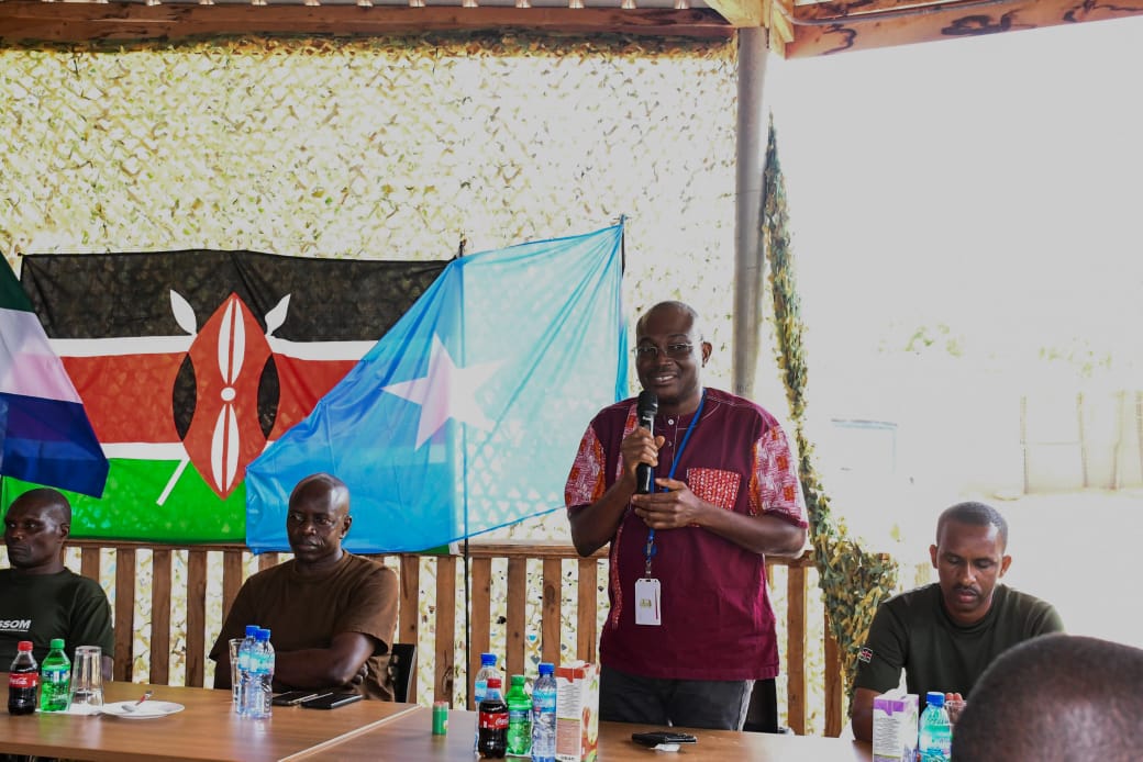 aussom_'s tweet image. Taliyaha Qaybta II-aad ee #AUSSOM, S/Guuto Edward Banda ayaa Axaddii munaasabad sagootin ah u sameeyey Unugta Ciidanka Booliska Sierra Leone (SLFPU V) ee ku sugnayd Xarunta Dhexe ee Qaybta ee Kismaayo.
S/Guuto Banda ayaa unugta ku ammaanay adkaysiga, xirfadda iyo sida ay…